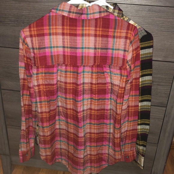 2 beachlunchlounge plaid shirts!❤️ - Picture 4 of 8